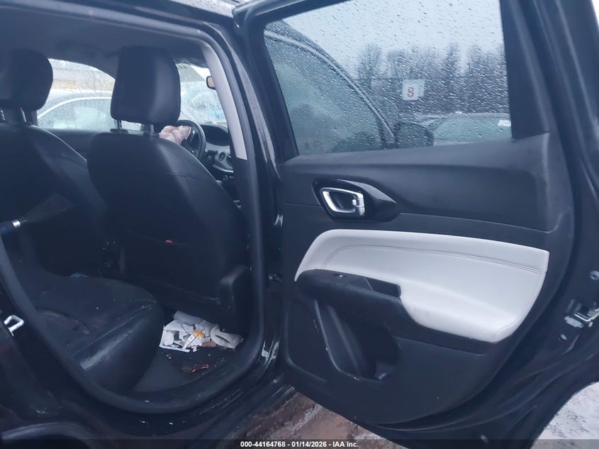 VIN 3C4NJDCB8NT199056 2022 JEEP COMPASS LIMITED 4X4