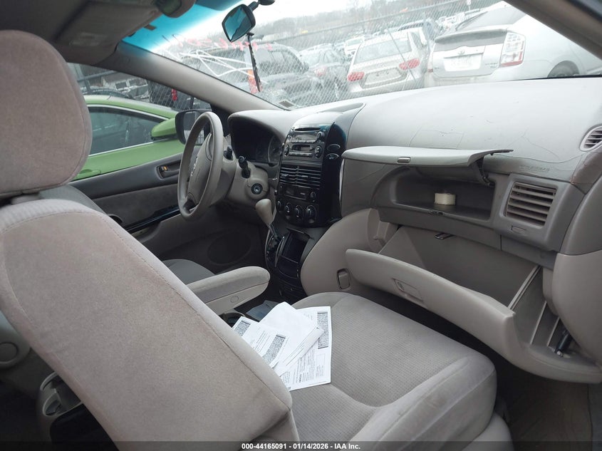 2004 Toyota Sienna Le