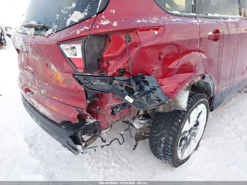VIN 1FMCU9GD5KUC12267 2019 FORD ESCAPE SE