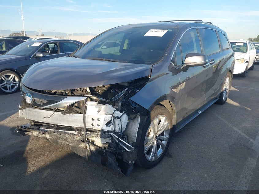 2024 Toyota Sienna Platinum