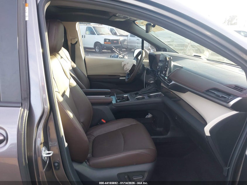 2024 Toyota Sienna Platinum