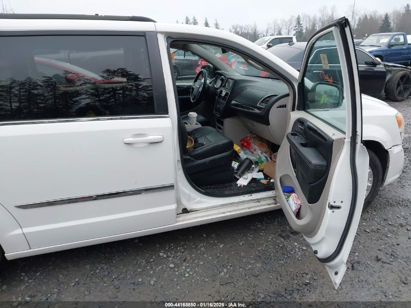 2013 Chrysler Town & Country Touring