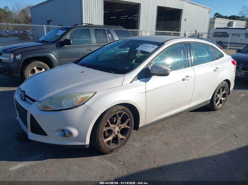 1FAHP3H20CL114546 2012 Ford Focus 2.0 Sel white