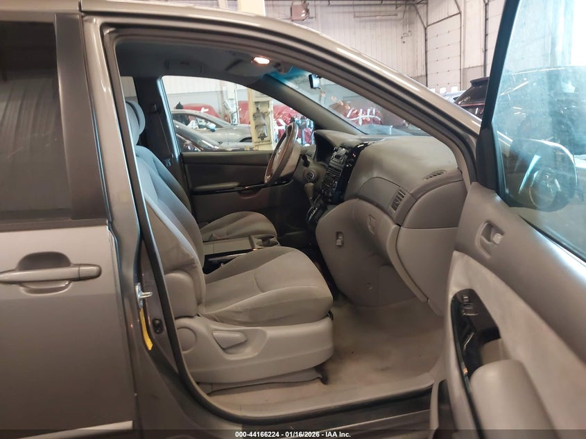 2004 Toyota Sienna Le