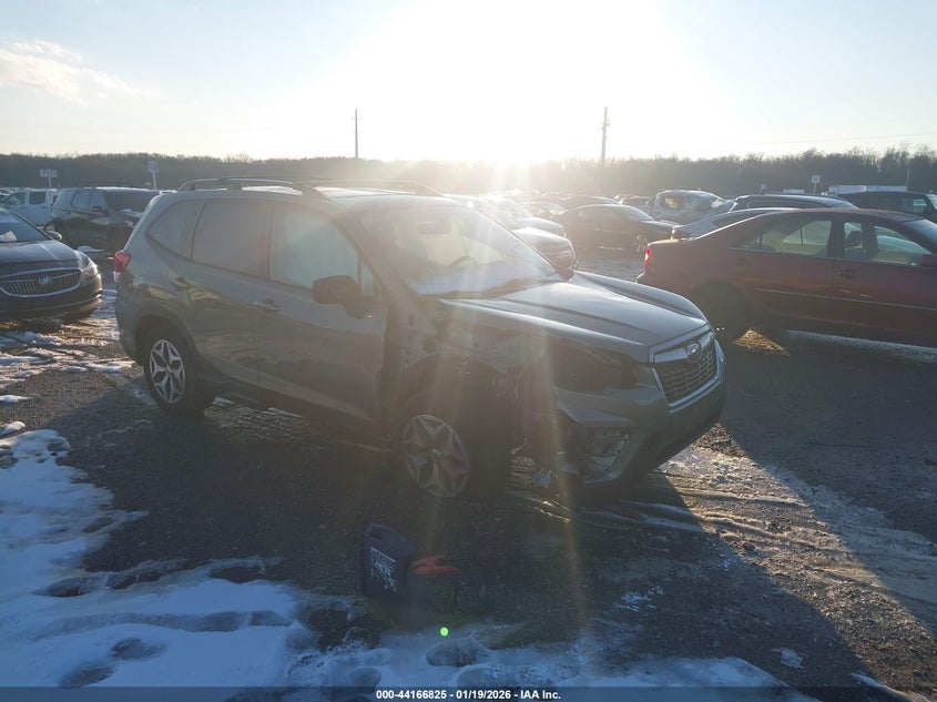 SUBARU FORESTER 2020. Lot# 44166825. VIN JF2SKAJCXLH549598. Photo 1