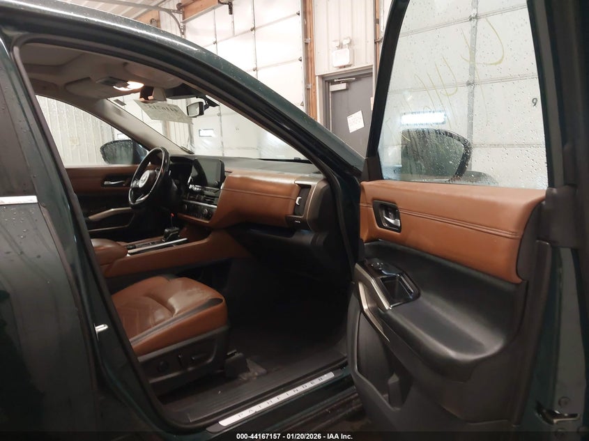 2023 Nissan Pathfinder Platinum 4Wd