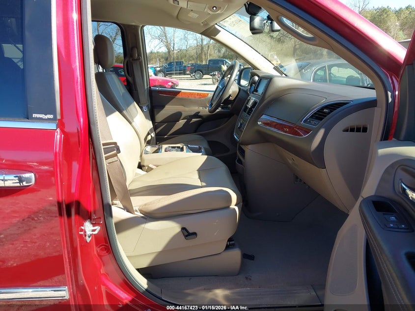 2013 Chrysler Town & Country Touring-L