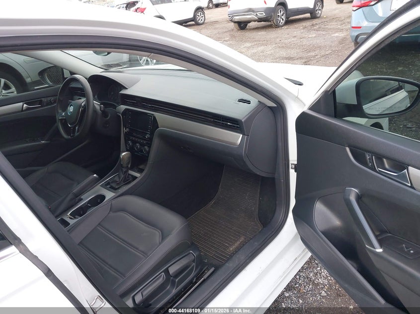 2022 Volkswagen Passat 2.0T Se