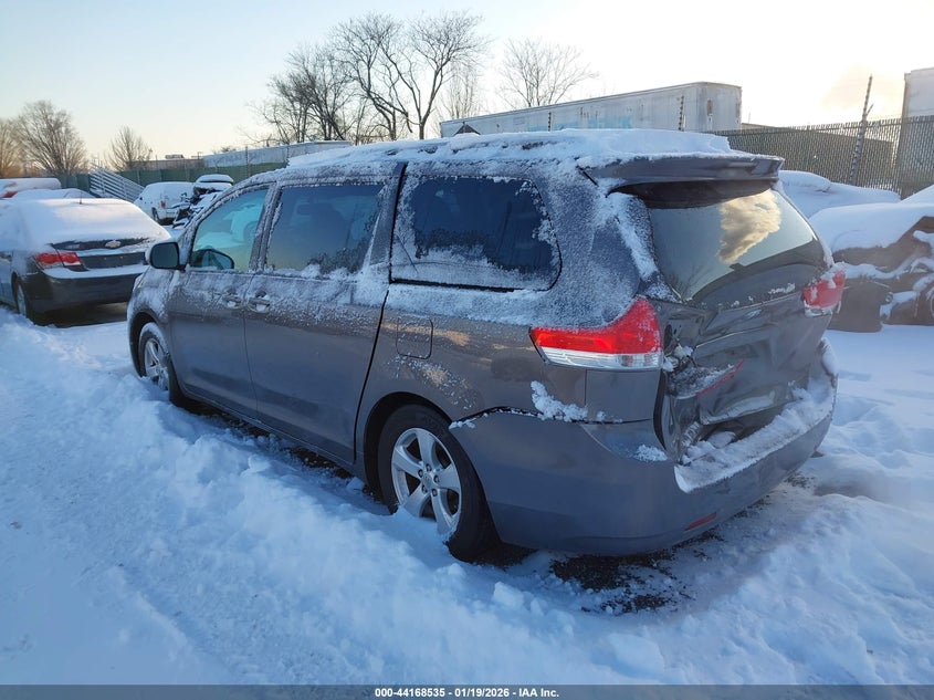2013 Toyota Sienna Le V6 8 Passenger