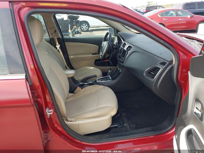 2013 Chrysler 200 Touring