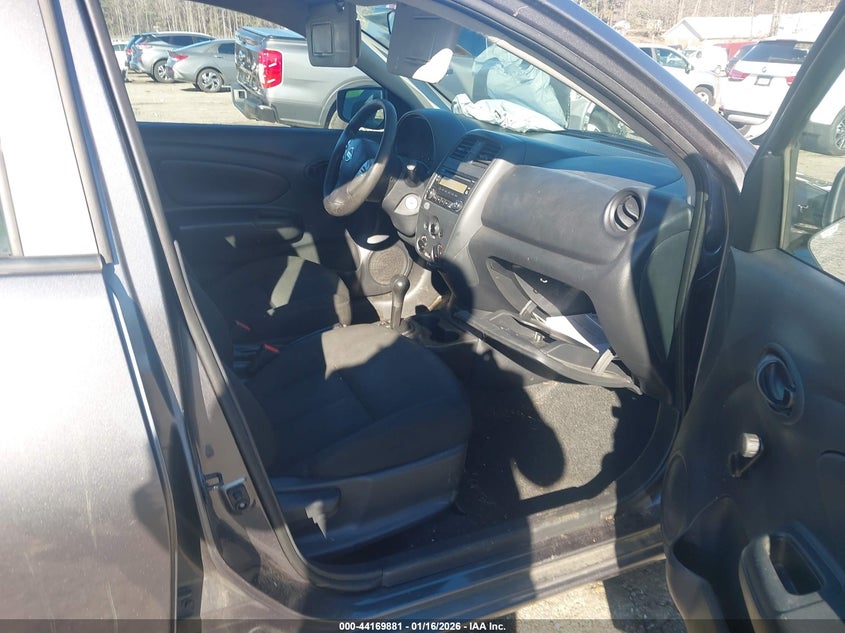 2017 Nissan Versa 1.6 S+