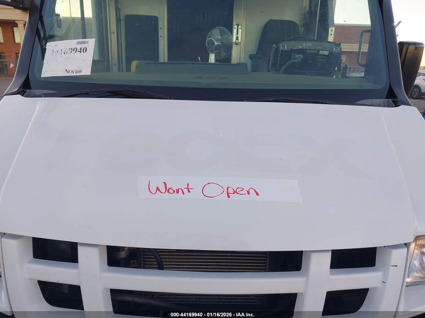 JALB4T17OC7W00540 2012 Isuzu Commercial Van white