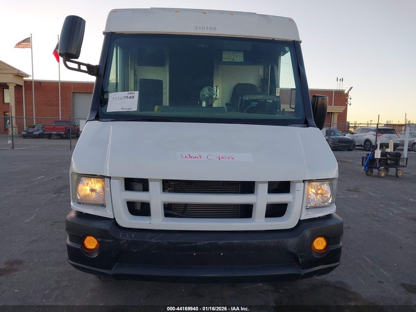 2012 Isuzu Commercial Van white Lot 111044169940 Vin JALB4T17OC7W00540