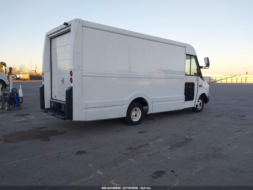 JALB4T17OC7W00540 2012 Isuzu Commercial Van white