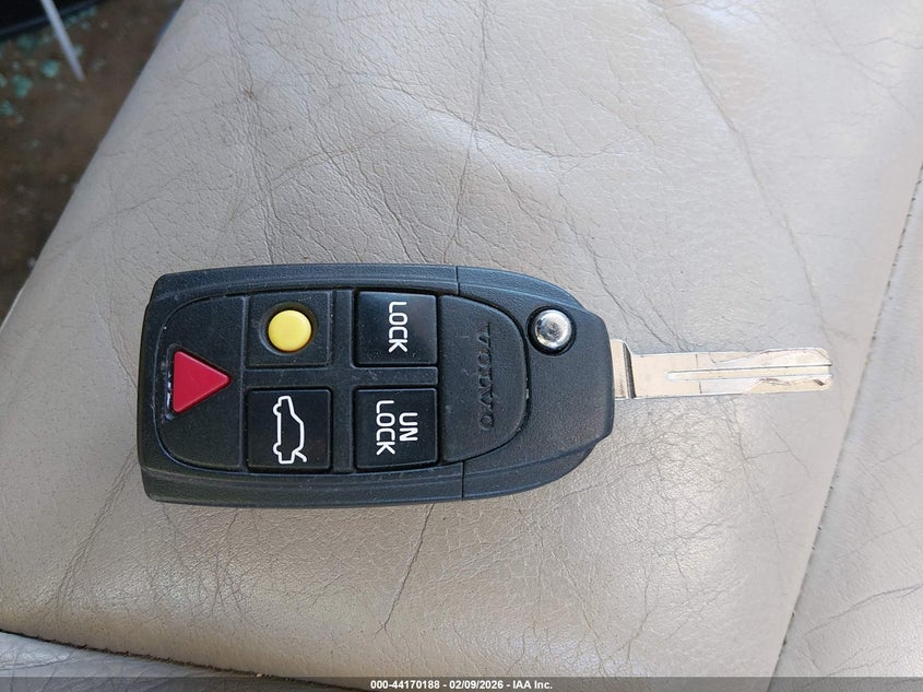 2004 Volvo S60 2.5T Awd VIN: YV1RH59H042391919 Lot: 44170188