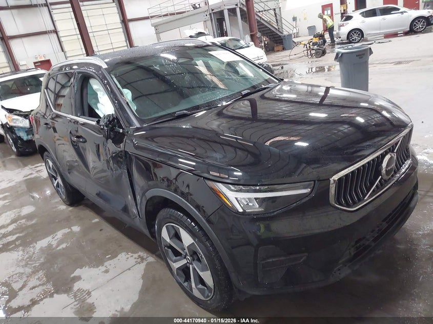 2025 Volvo Xc40 B5 Core Bright Theme