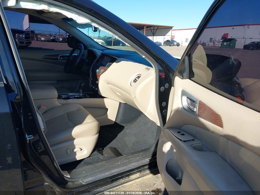 2017 Nissan Pathfinder Platinum