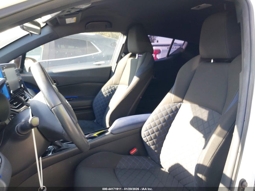 VIN JTNKHMBX2M1125967 2021 TOYOTA C-HR XLE