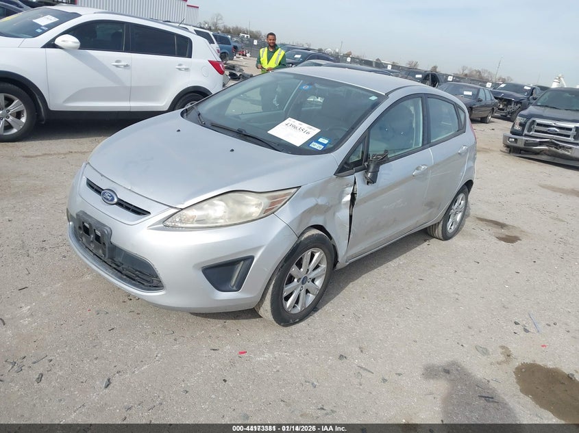 3FADP4EJ8CM216367 2012 Ford Fiesta 1.6 Se Silver