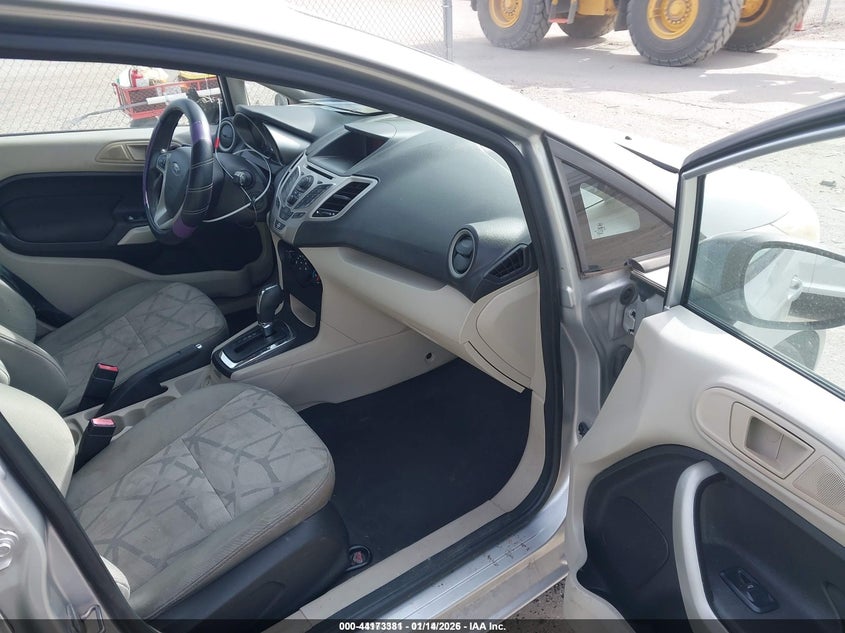 3FADP4EJ8CM216367 2012 Ford Fiesta 1.6 Se Silver