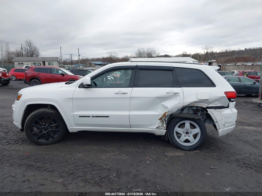 VIN 1C4RJFAG4JC104879 2018 JEEP GRAND CHEROKEE ALTITUDE 4X4