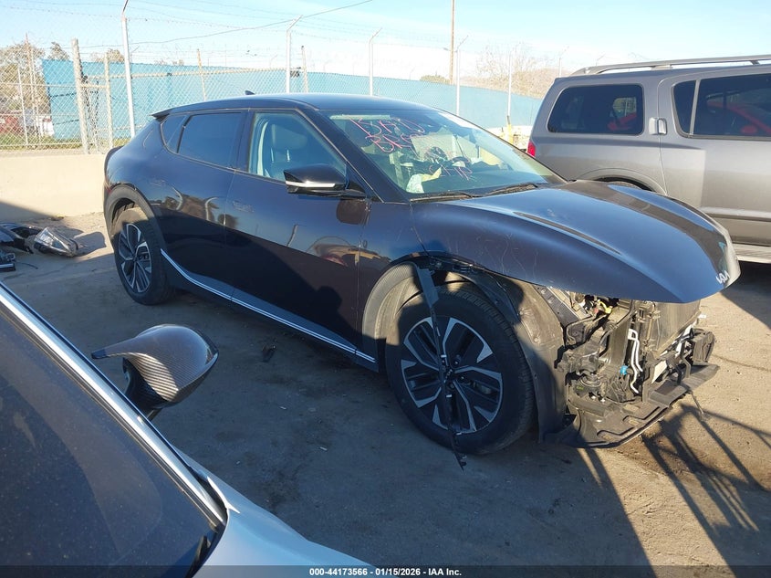 KNDC34LB3R5203666 KIA EV6 Photo 1