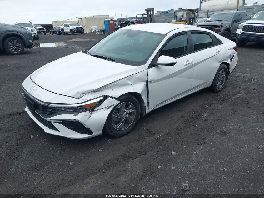 2025 Hyundai Elantra Se