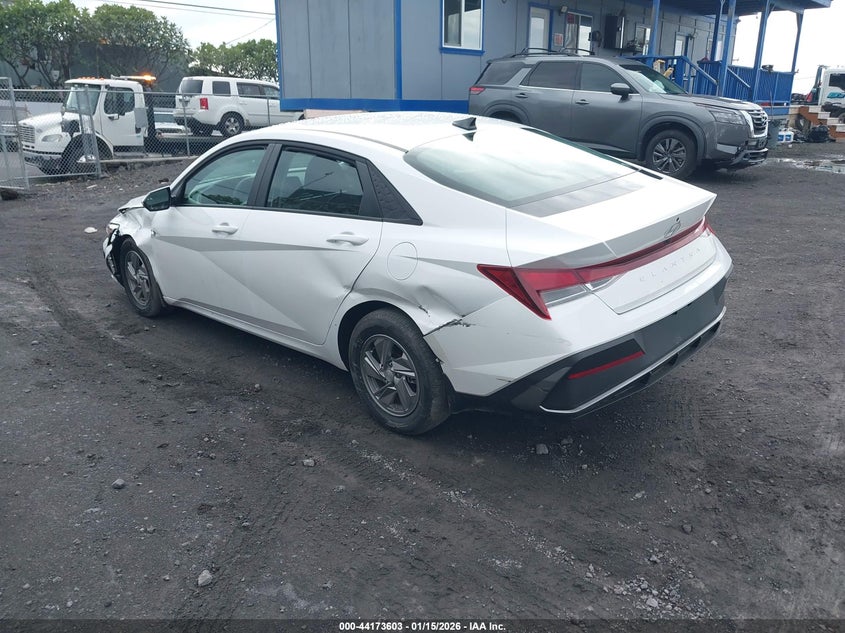 2025 Hyundai Elantra Se