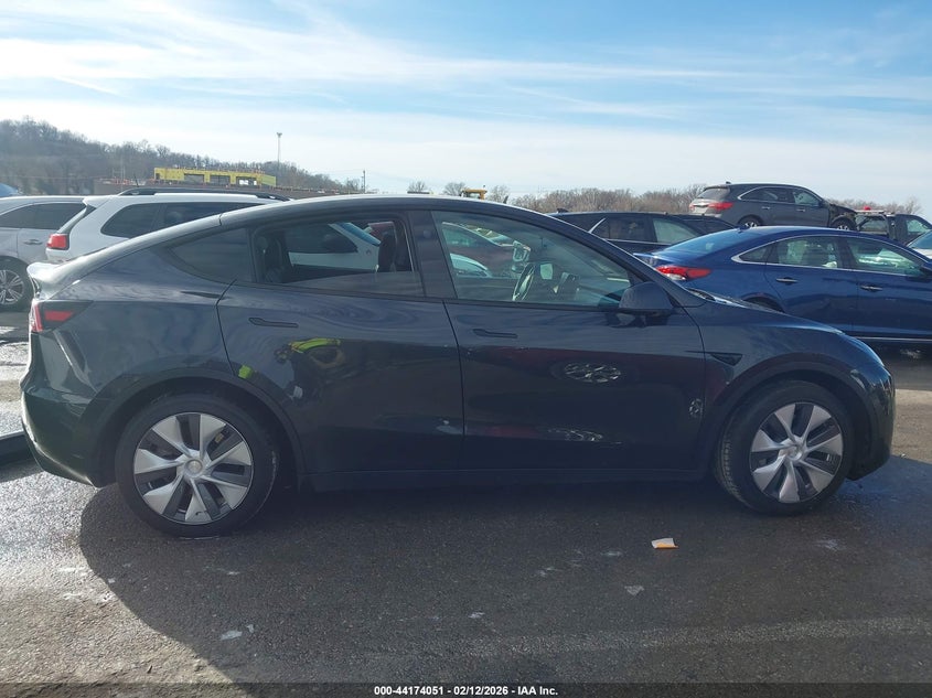 TESL MODEL Y RWD 2024 VIN 7SAYGDED7RF087317