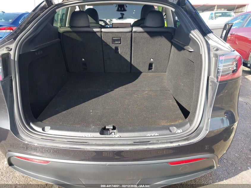 TESL MODEL Y RWD 2024 VIN 7SAYGDED7RF087317