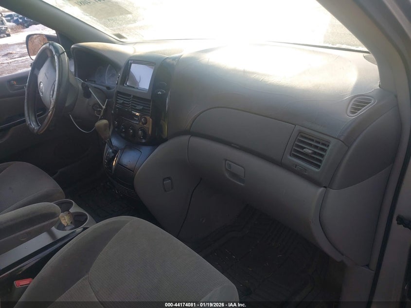 2004 Toyota Sienna Le