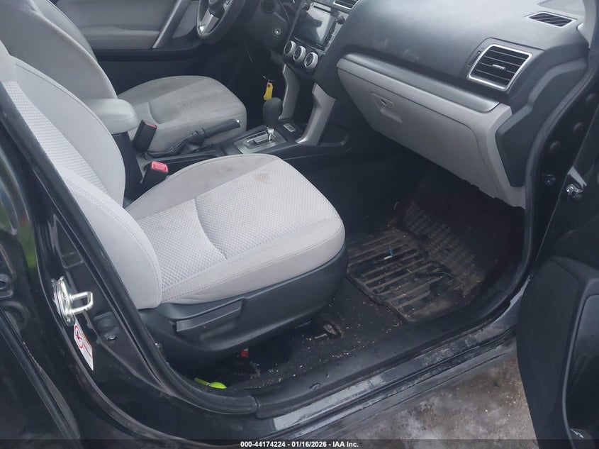 2017 SUBARU FORESTER auction photo 5