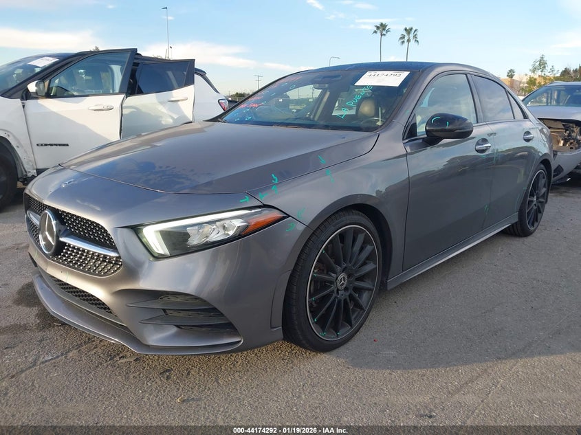 2019 Mercedes-Benz A 220