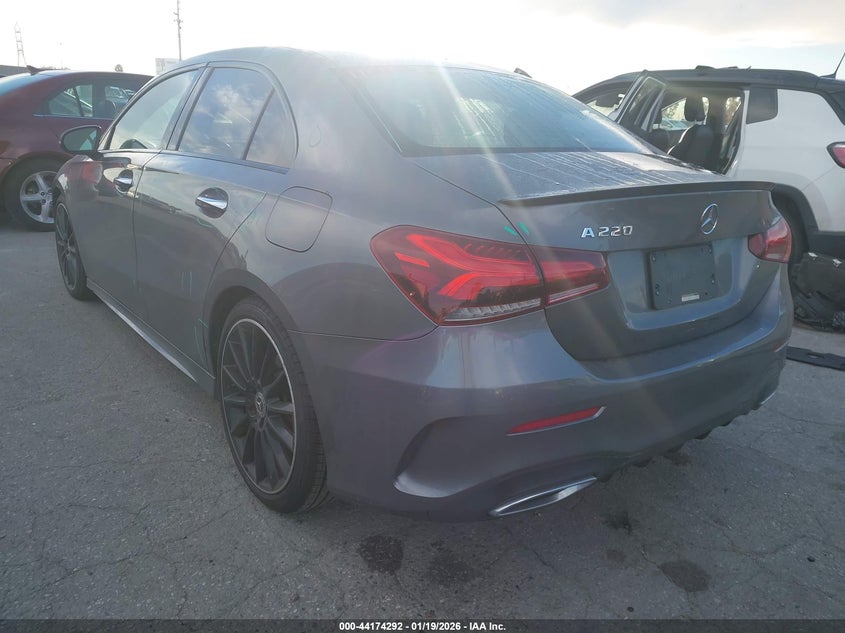 2019 Mercedes-Benz A 220
