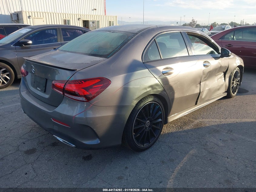 2019 Mercedes-Benz A 220