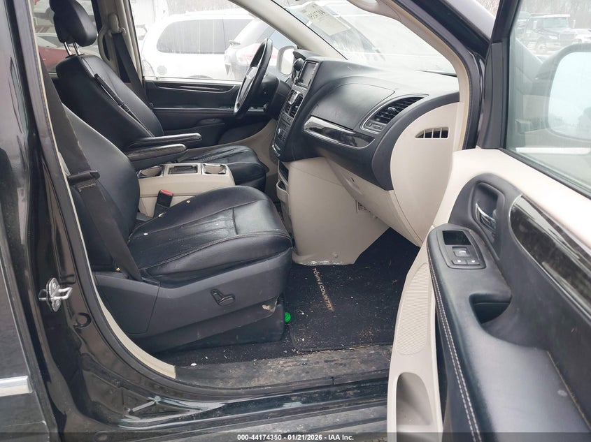 2014 Chrysler Town & Country Touring-L