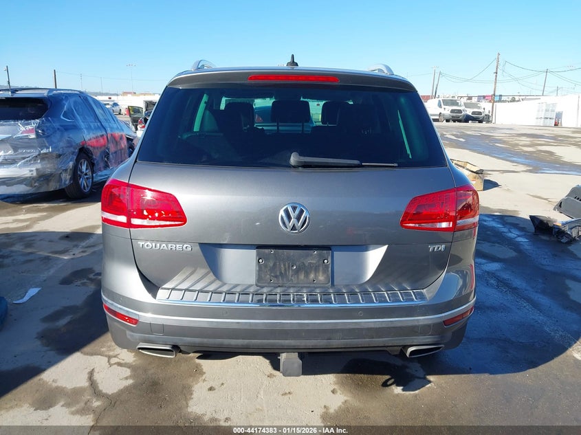 2016 Volkswagen Touareg - view 17