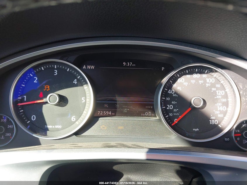 2016 Volkswagen Touareg - view 7