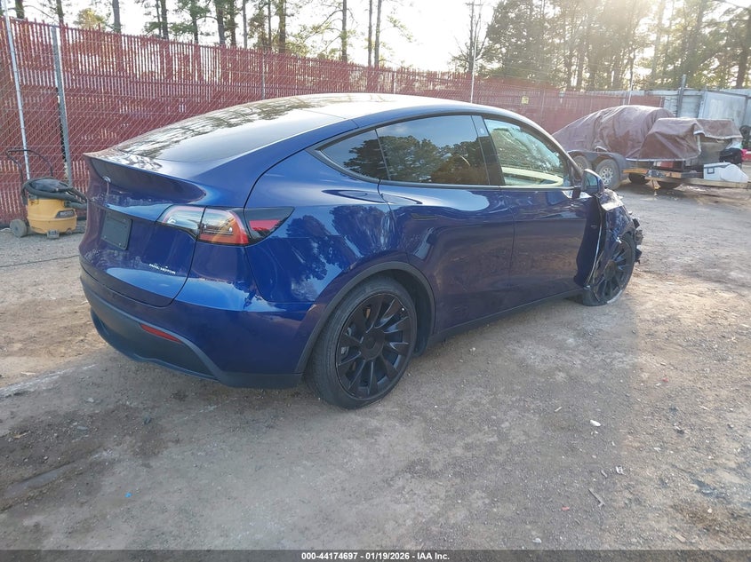 2022 Tesla Model Y Long Range Dual Motor All-Wheel Drive
