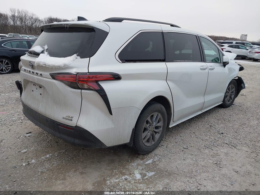 2022 Toyota Sienna Xle