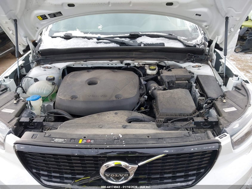 2021 Volvo Xc40 T5 R-Design VIN: YV4162UM3M2617296 Lot: 44174943