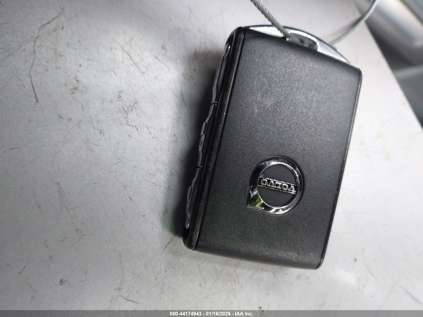 2021 Volvo Xc40 T5 R-Design VIN: YV4162UM3M2617296 Lot: 44174943