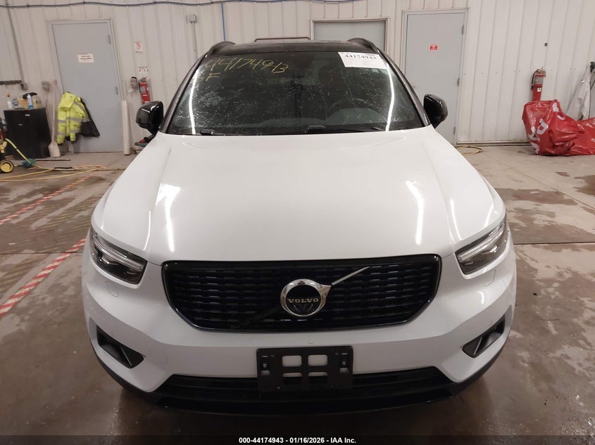 2021 Volvo Xc40 T5 R-Design VIN: YV4162UM3M2617296 Lot: 44174943