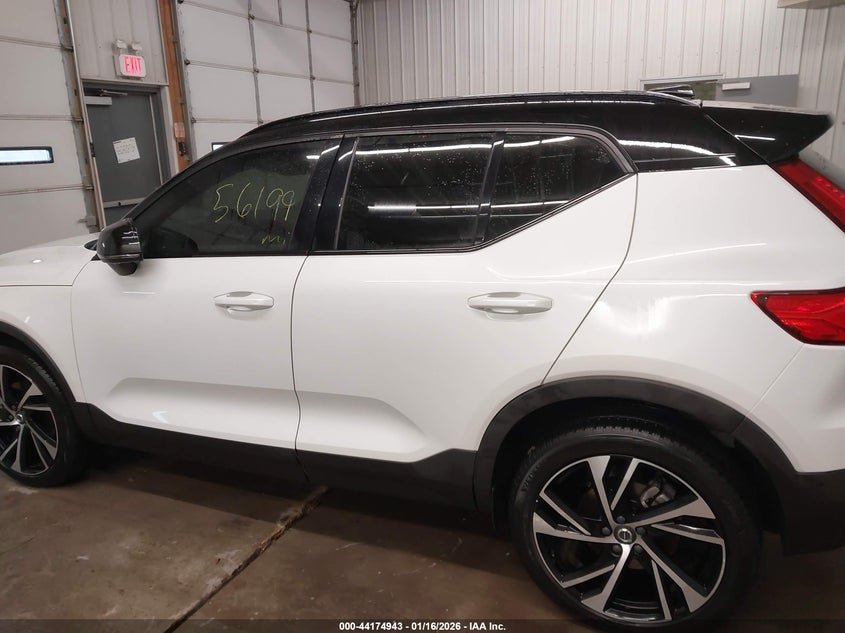2021 Volvo Xc40 T5 R-Design VIN: YV4162UM3M2617296 Lot: 44174943