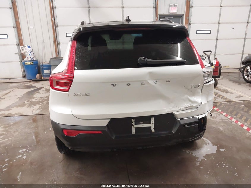 2021 Volvo Xc40 T5 R-Design VIN: YV4162UM3M2617296 Lot: 44174943