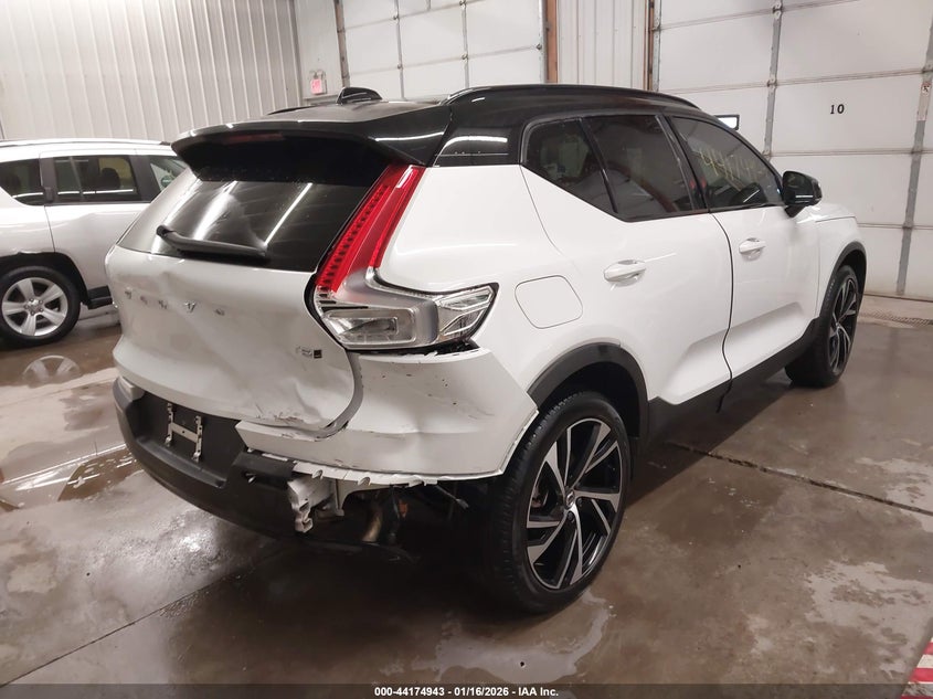 2021 Volvo Xc40 T5 R-Design VIN: YV4162UM3M2617296 Lot: 44174943