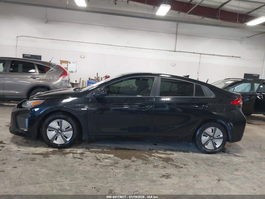 2017 Hyundai Ioniq Hybrid Blue VIN: KMHC65LC3HU025022 Lot: 44175017