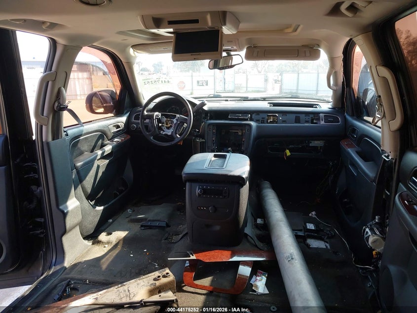 2010 Chevrolet Suburban 1500 Ltz VIN: 1GNUCKE03AR231539 Lot: 44175252