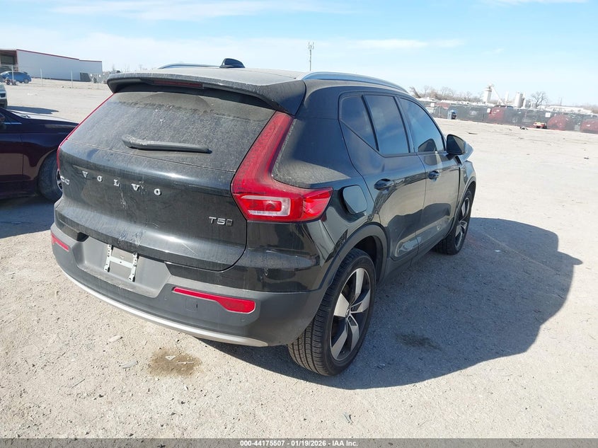 Vin: yv4162uk9l2310258, lot: 44671466, volvo xc40 momentum 20204