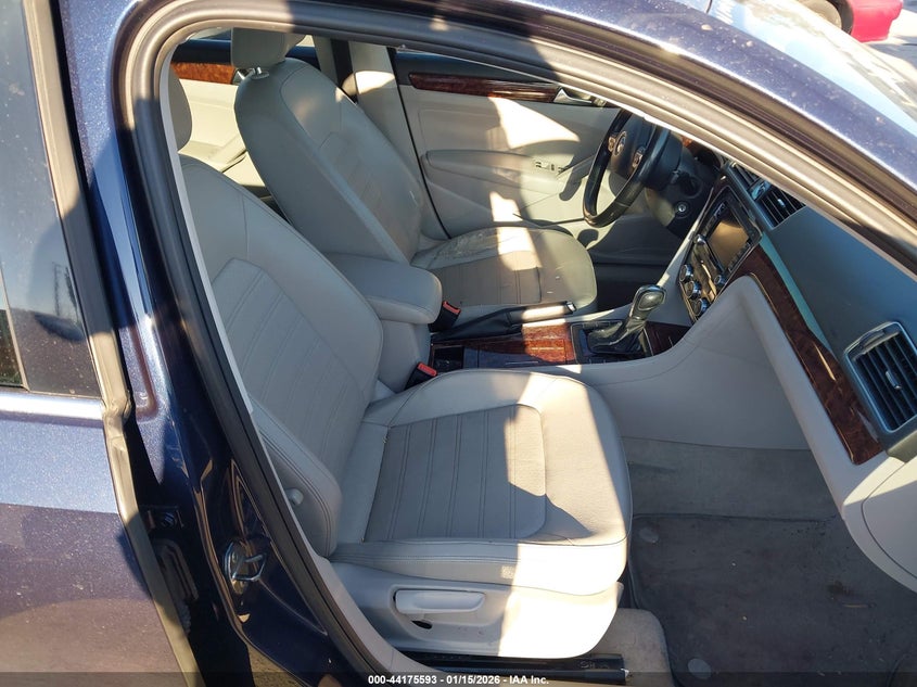 2012 Volkswagen Passat 2.5L Sel